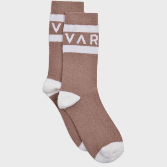 🆕 “Spencer Sock” Varley Unisex Stylish Tan and White Fuzzy Yoga Socks! 💥 - Picture 2 of 8